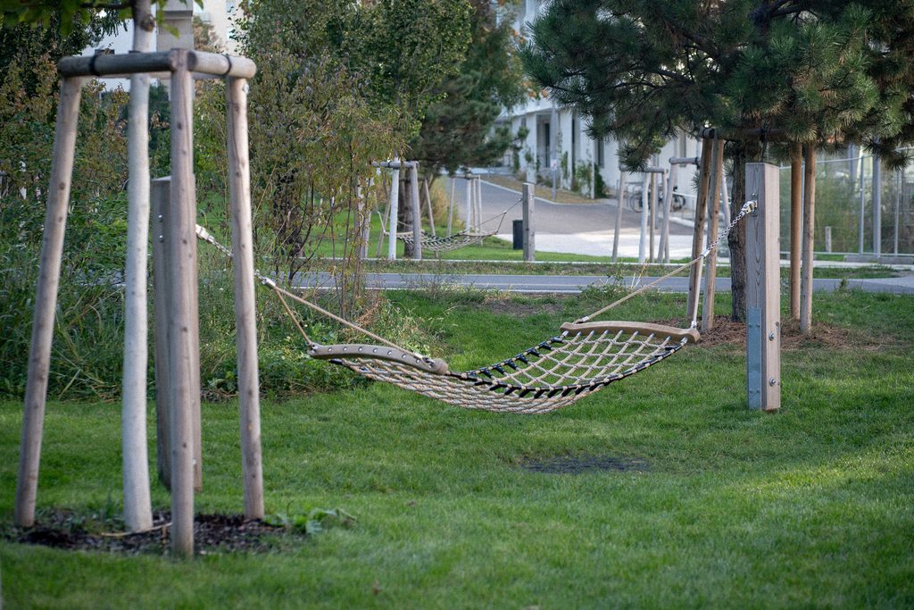 Netzhängematte im Grünbereich